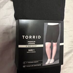 Torrid size 1 Black High-Rise Bike Short